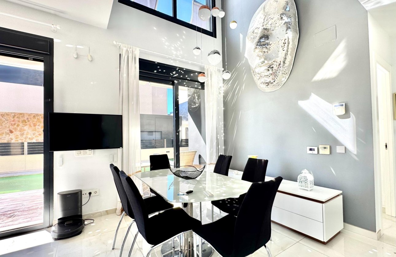 Herverkoop - Villa -
Orihuela Costa - Lomas de Cabo Roig