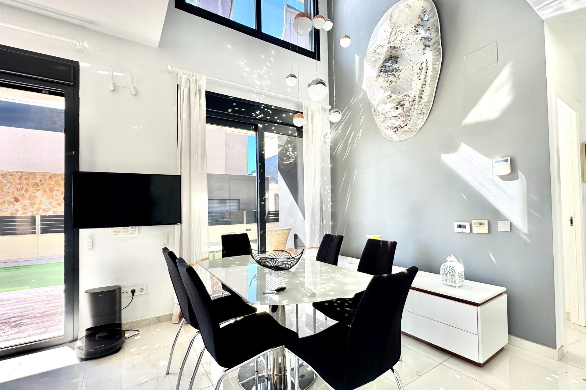 Herverkoop - Villa -
Orihuela Costa - Lomas de Cabo Roig