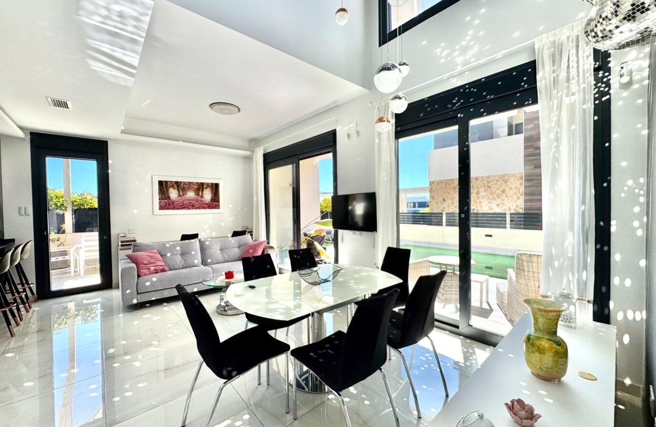 Herverkoop - Villa -
Orihuela Costa - Lomas de Cabo Roig