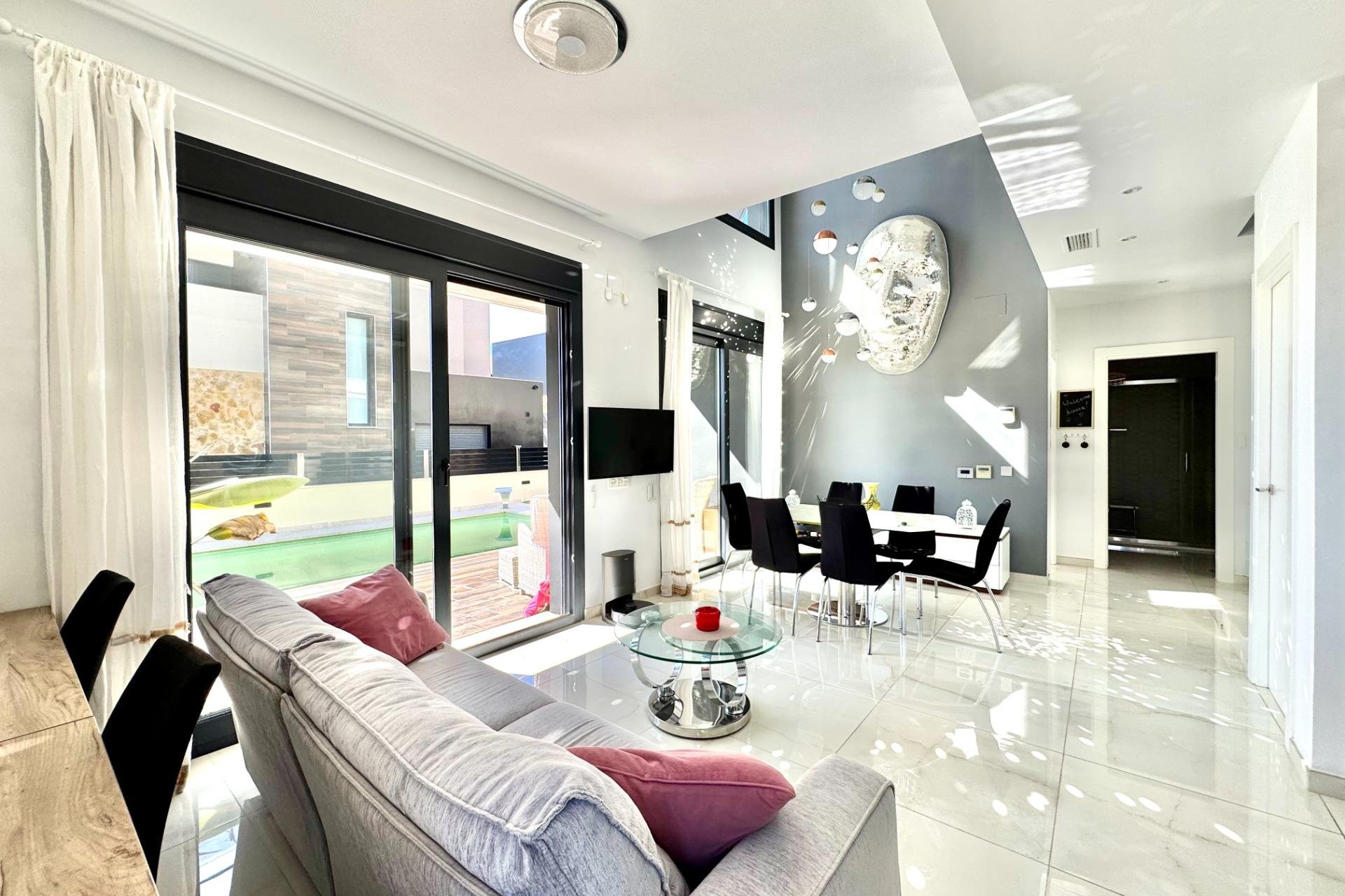 Herverkoop - Villa -
Orihuela Costa - Lomas de Cabo Roig