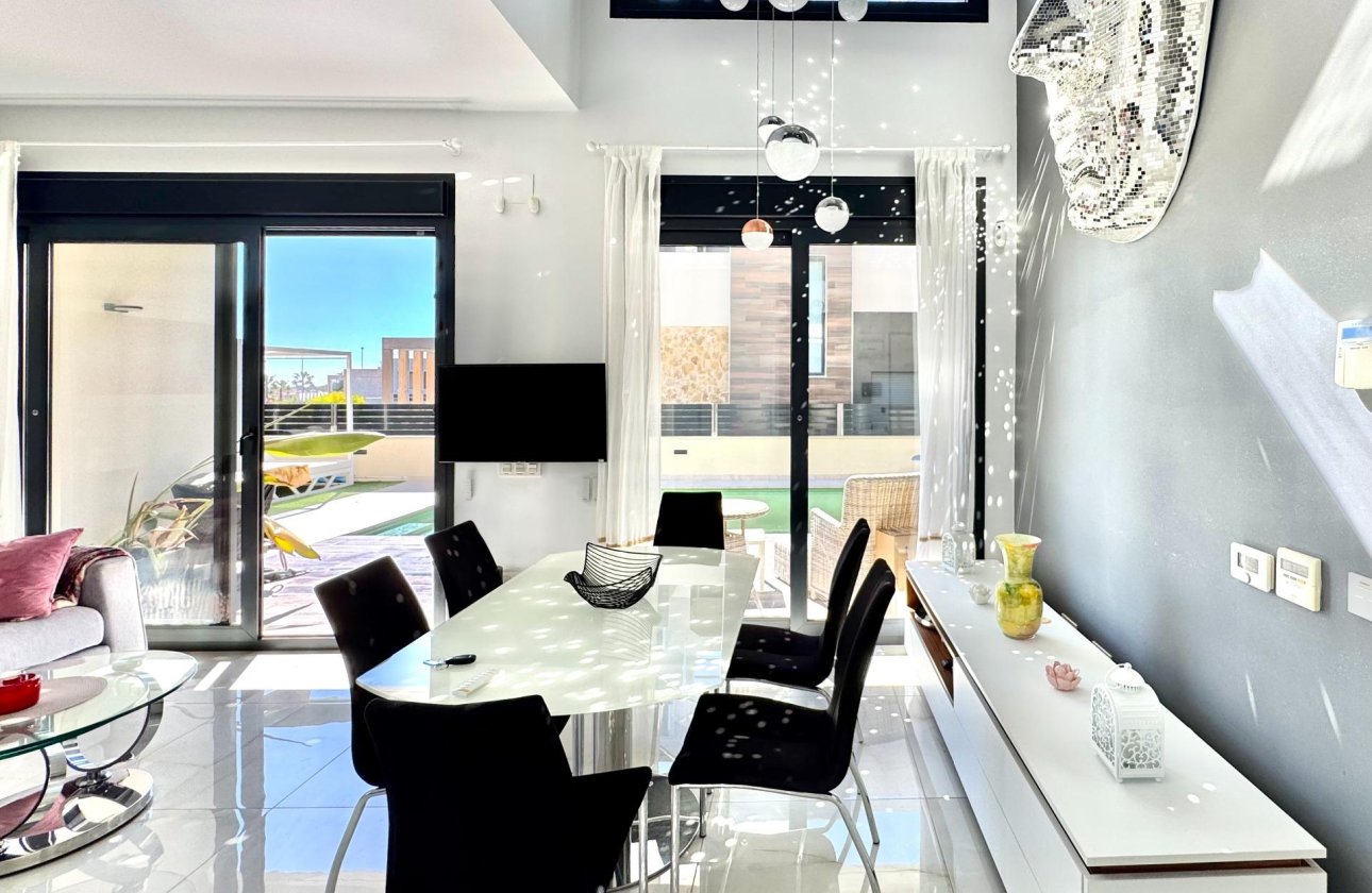 Herverkoop - Villa -
Orihuela Costa - Lomas de Cabo Roig