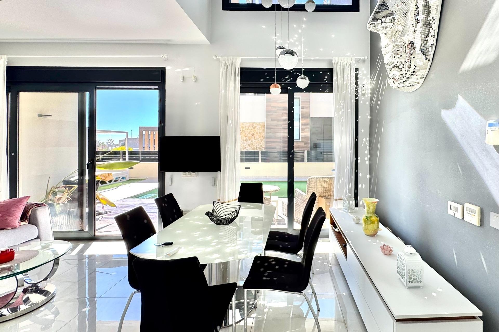 Herverkoop - Villa -
Orihuela Costa - Lomas de Cabo Roig