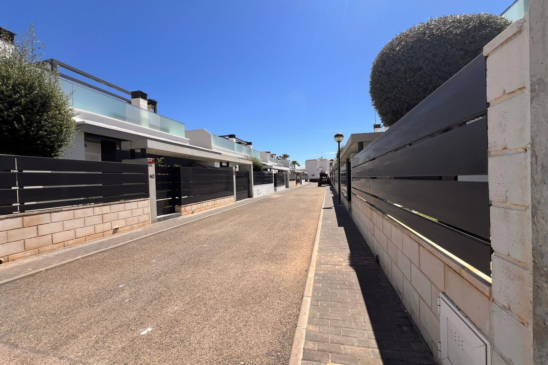 Herverkoop - Villa -
Orihuela Costa - Lomas de Cabo Roig