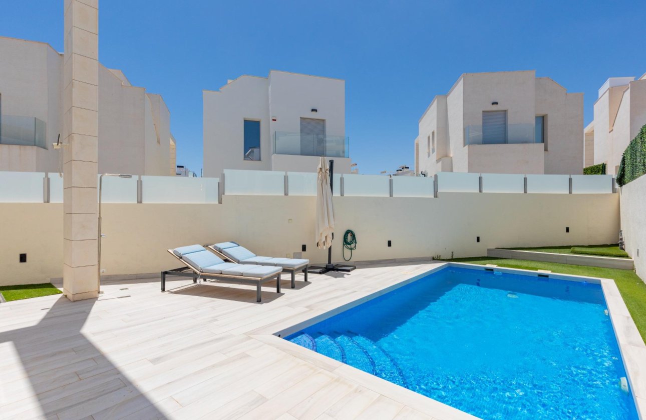 Herverkoop - Villa -
Orihuela Costa - Lomas de Cabo Roig