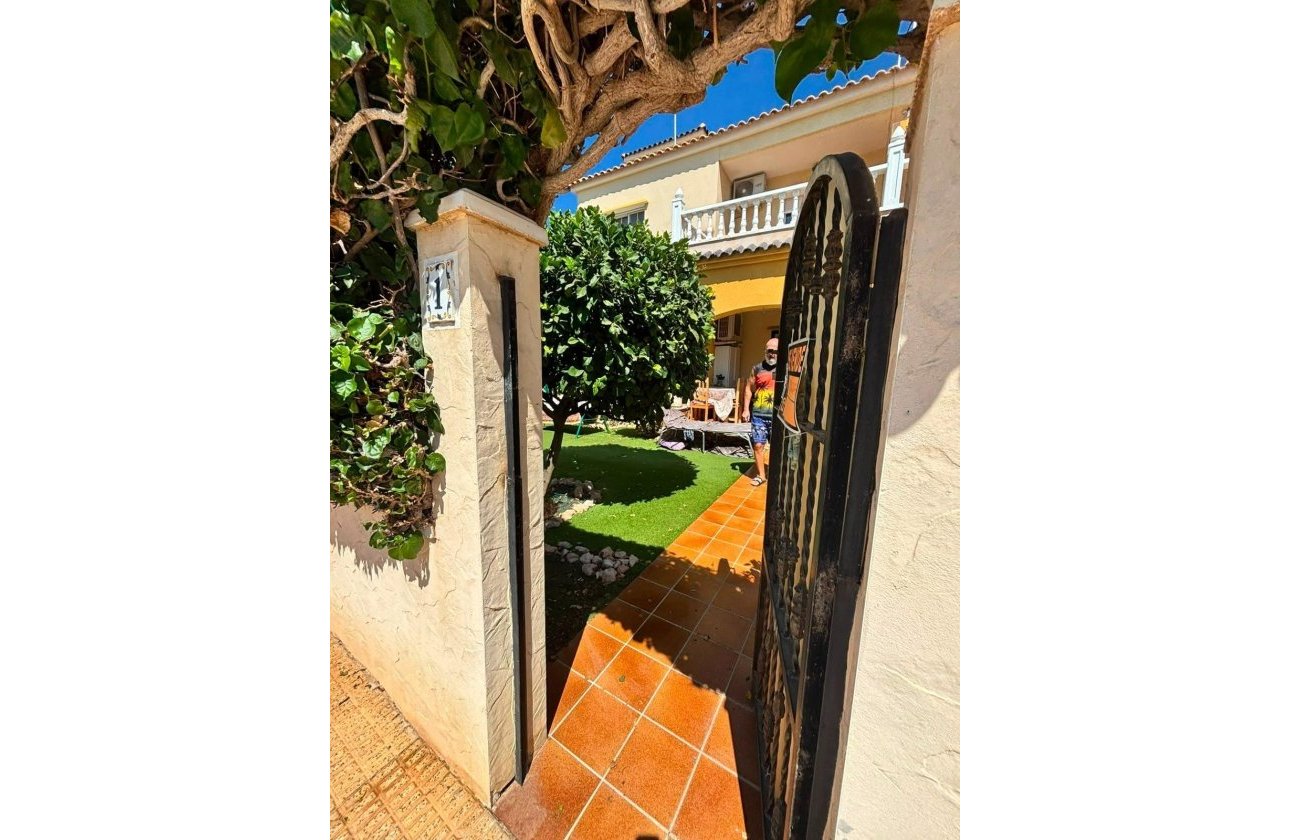Herverkoop - Villa -
Orihuela Costa - Lomas de Cabo Roig