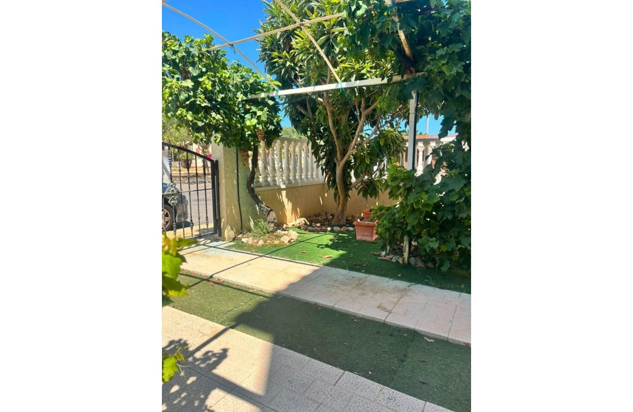 Herverkoop - Villa -
Orihuela Costa - Lomas de Cabo Roig