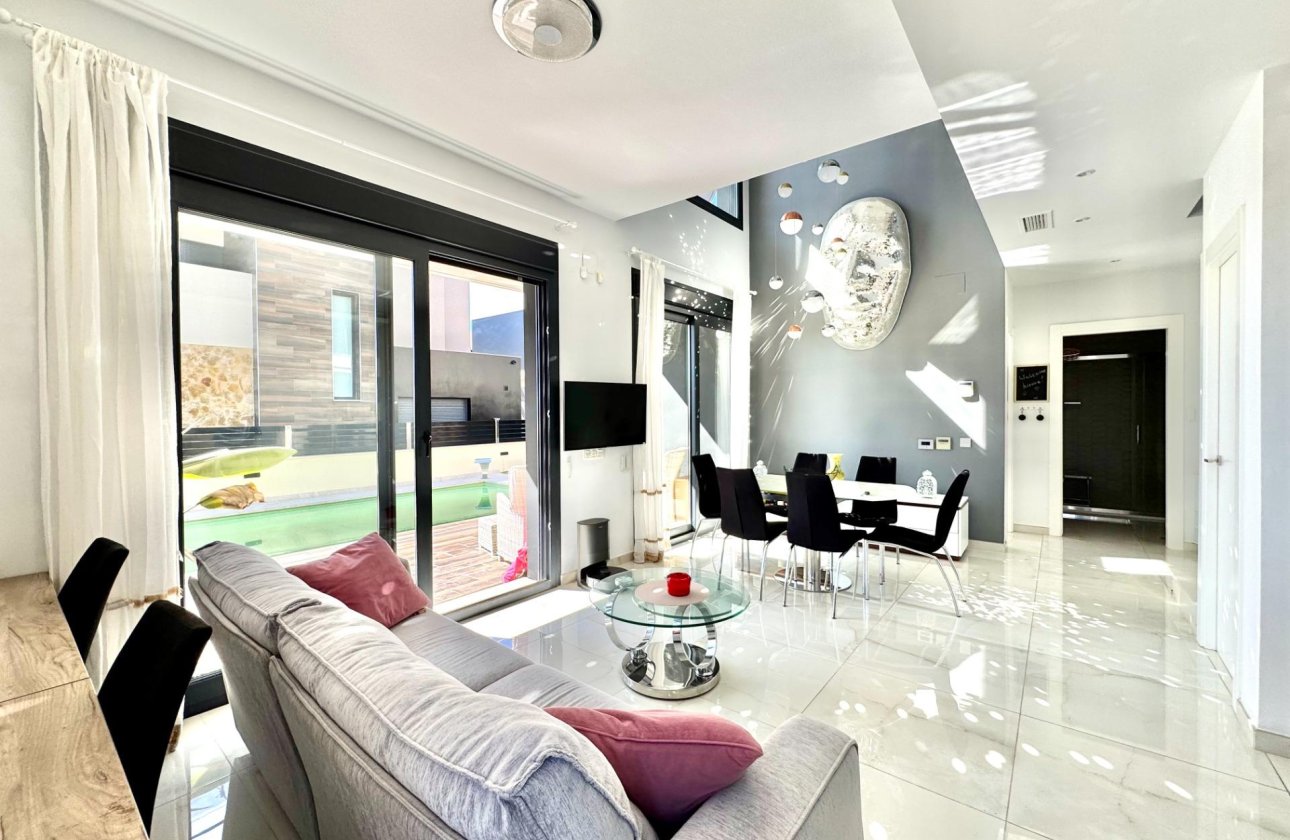 Herverkoop - Villa -
Orihuela Costa - Lomas de Cabo Roig