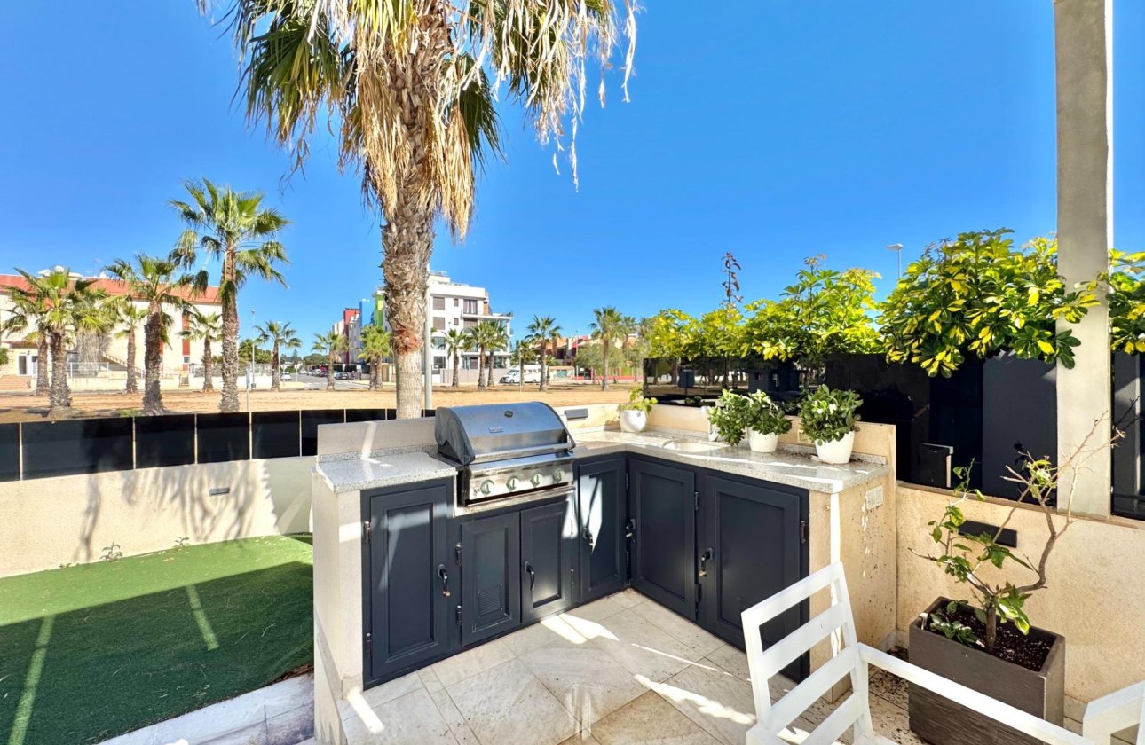 Herverkoop - Villa -
Orihuela Costa - Lomas de Cabo Roig