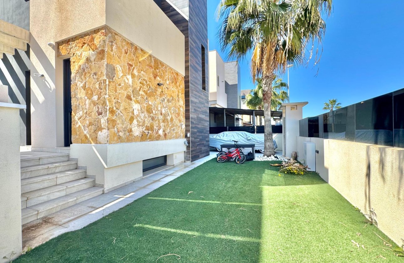 Herverkoop - Villa -
Orihuela Costa - Lomas de Cabo Roig