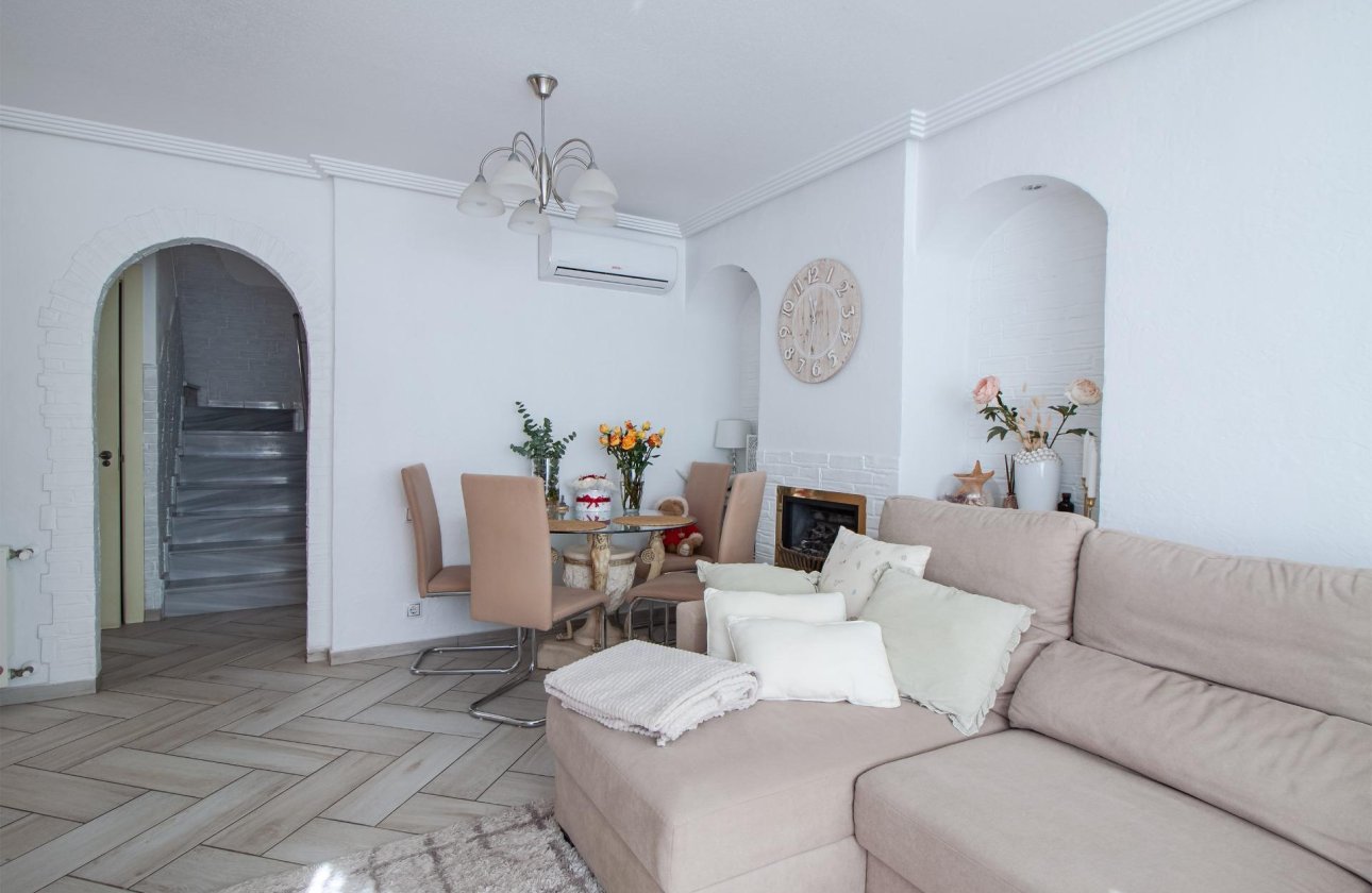 Herverkoop - Villa -
Orihuela Costa - Los Almendros-la Florida