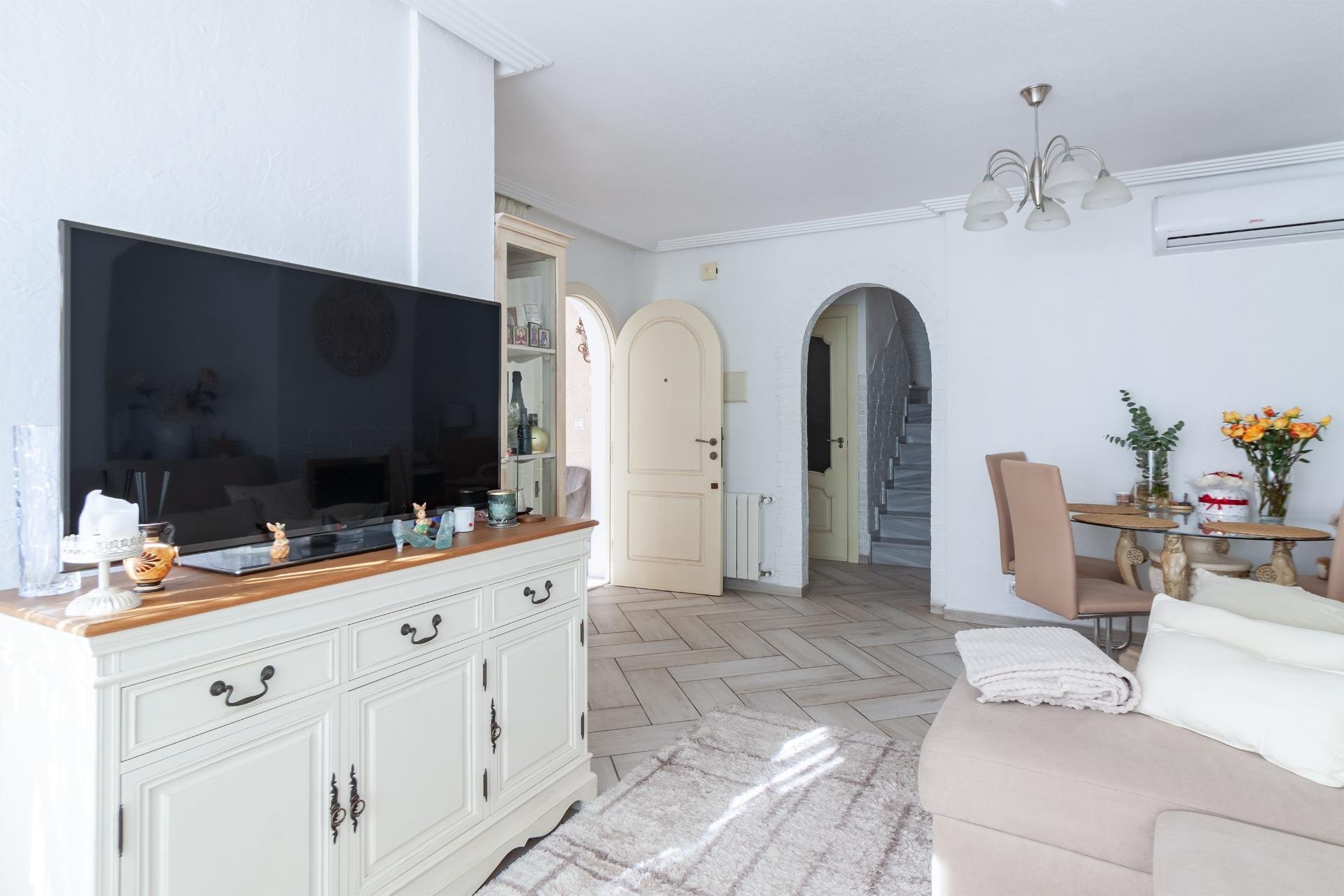 Herverkoop - Villa -
Orihuela Costa - Los Almendros-la Florida