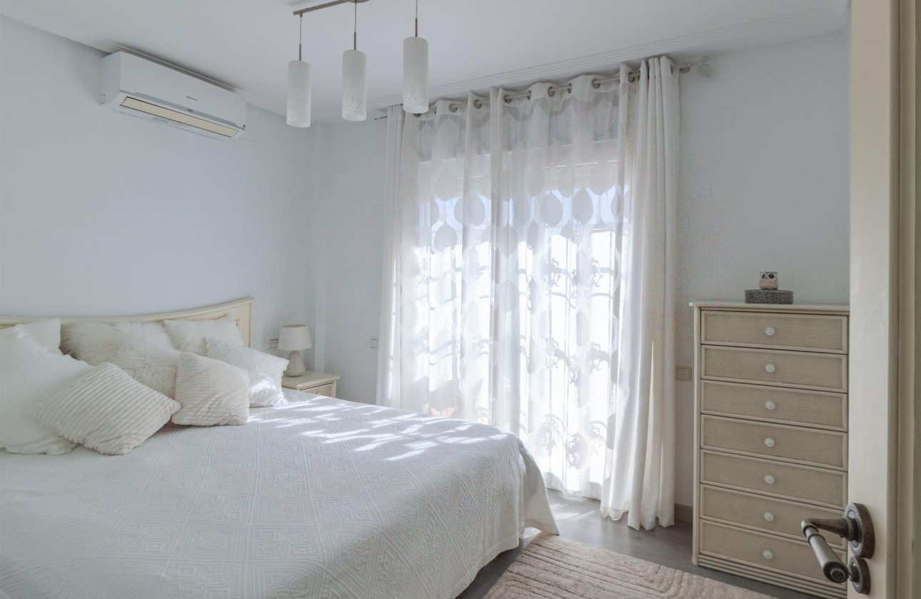 Herverkoop - Villa -
Orihuela Costa - Los Almendros-la Florida