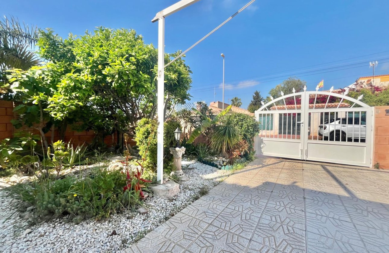 Herverkoop - Villa -
Orihuela Costa - Los Almendros-la Florida