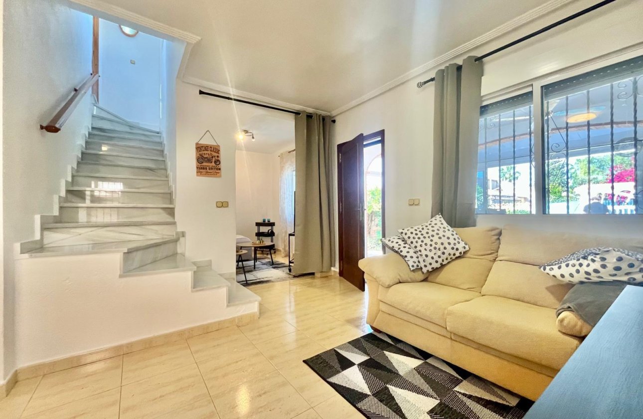 Herverkoop - Villa -
Orihuela Costa - Los Almendros-la Florida