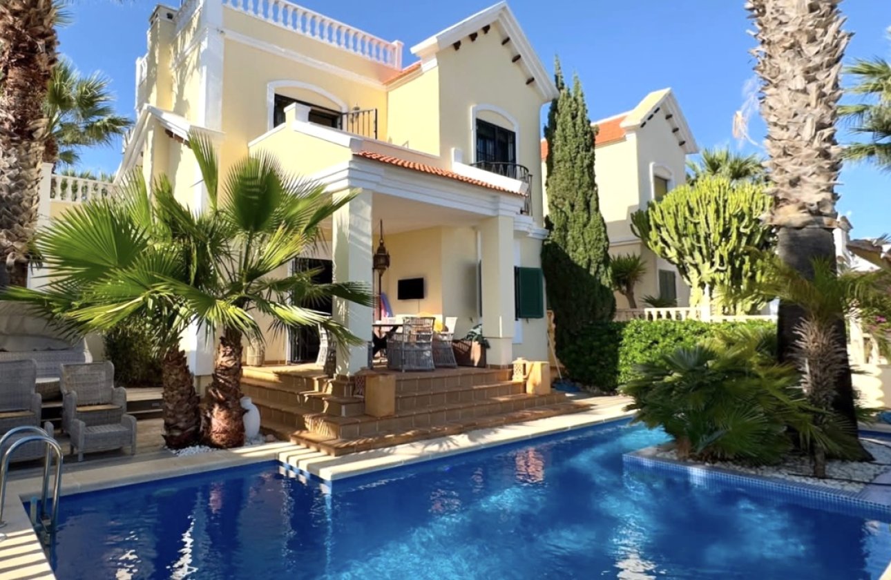 Herverkoop - Villa -
Orihuela Costa - Los Doses