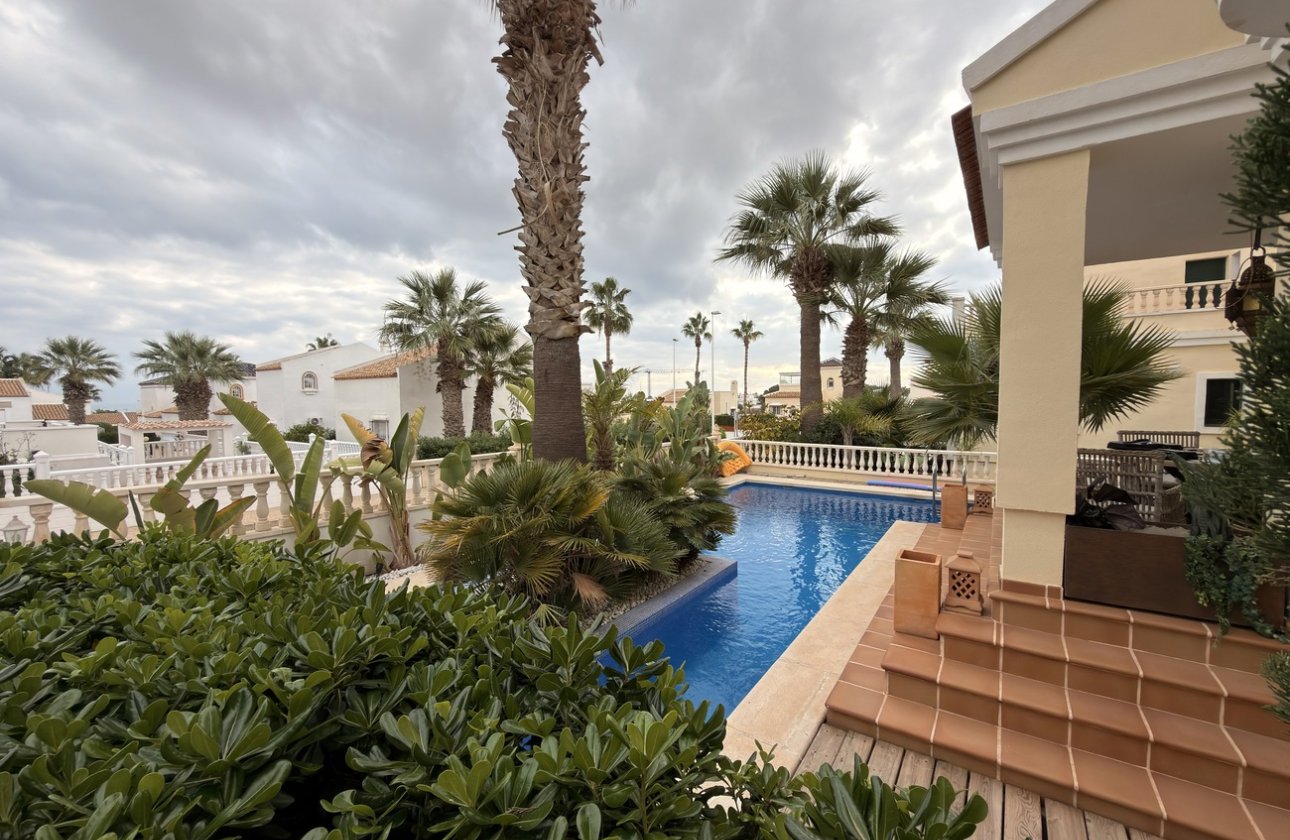 Herverkoop - Villa -
Orihuela Costa - Los Doses