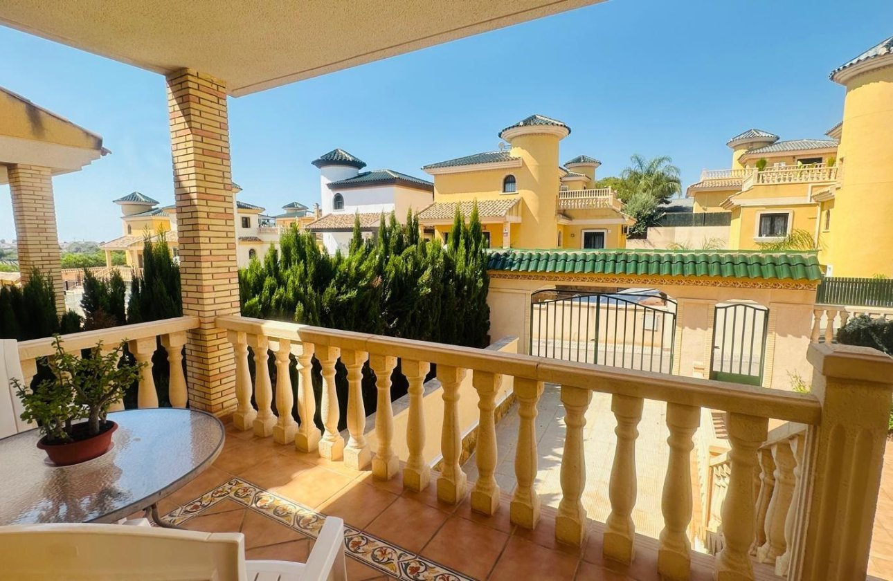 Herverkoop - Villa -
Orihuela Costa - PAU 8