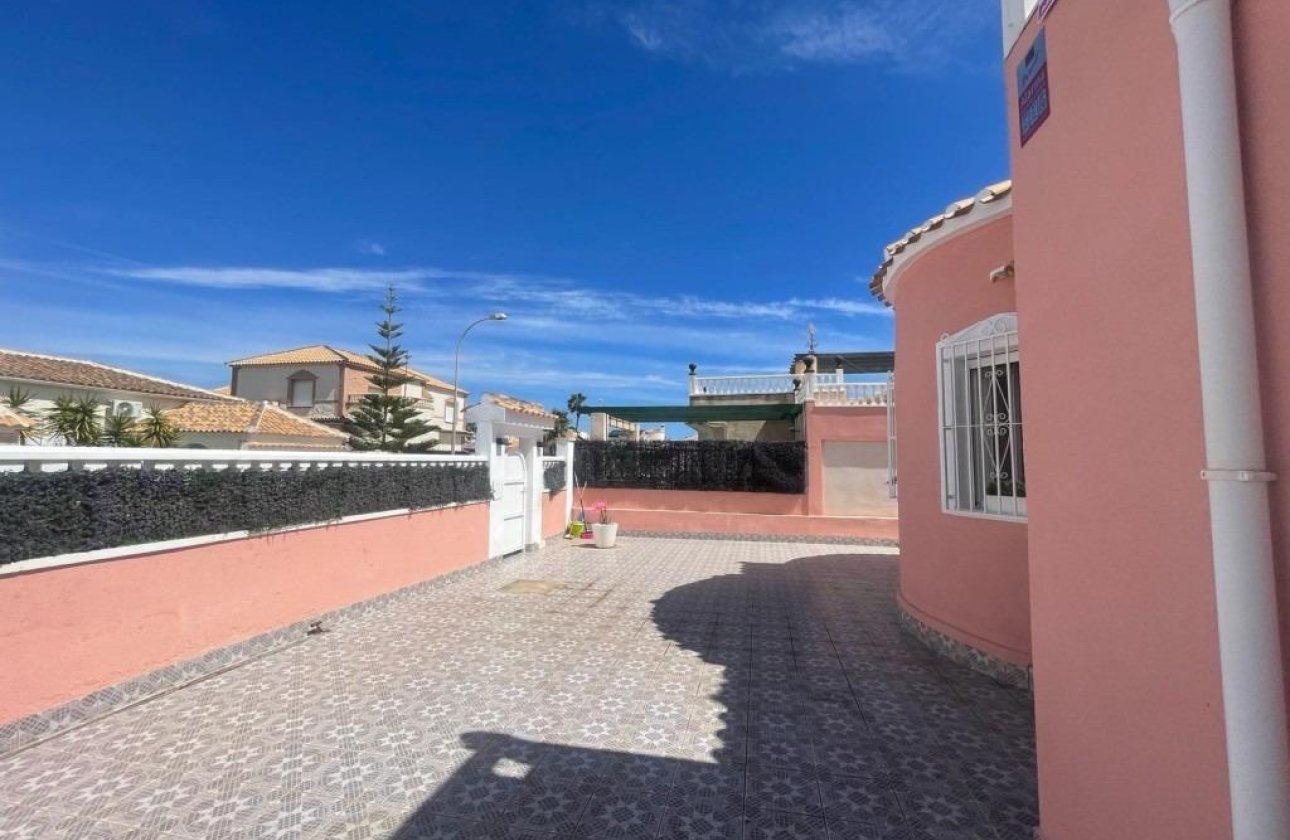 Herverkoop - Villa -
Orihuela Costa - Playa Flamenca