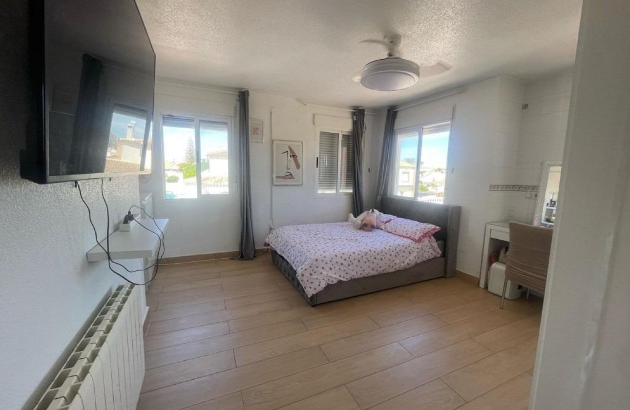 Herverkoop - Villa -
Orihuela Costa - Playa Flamenca