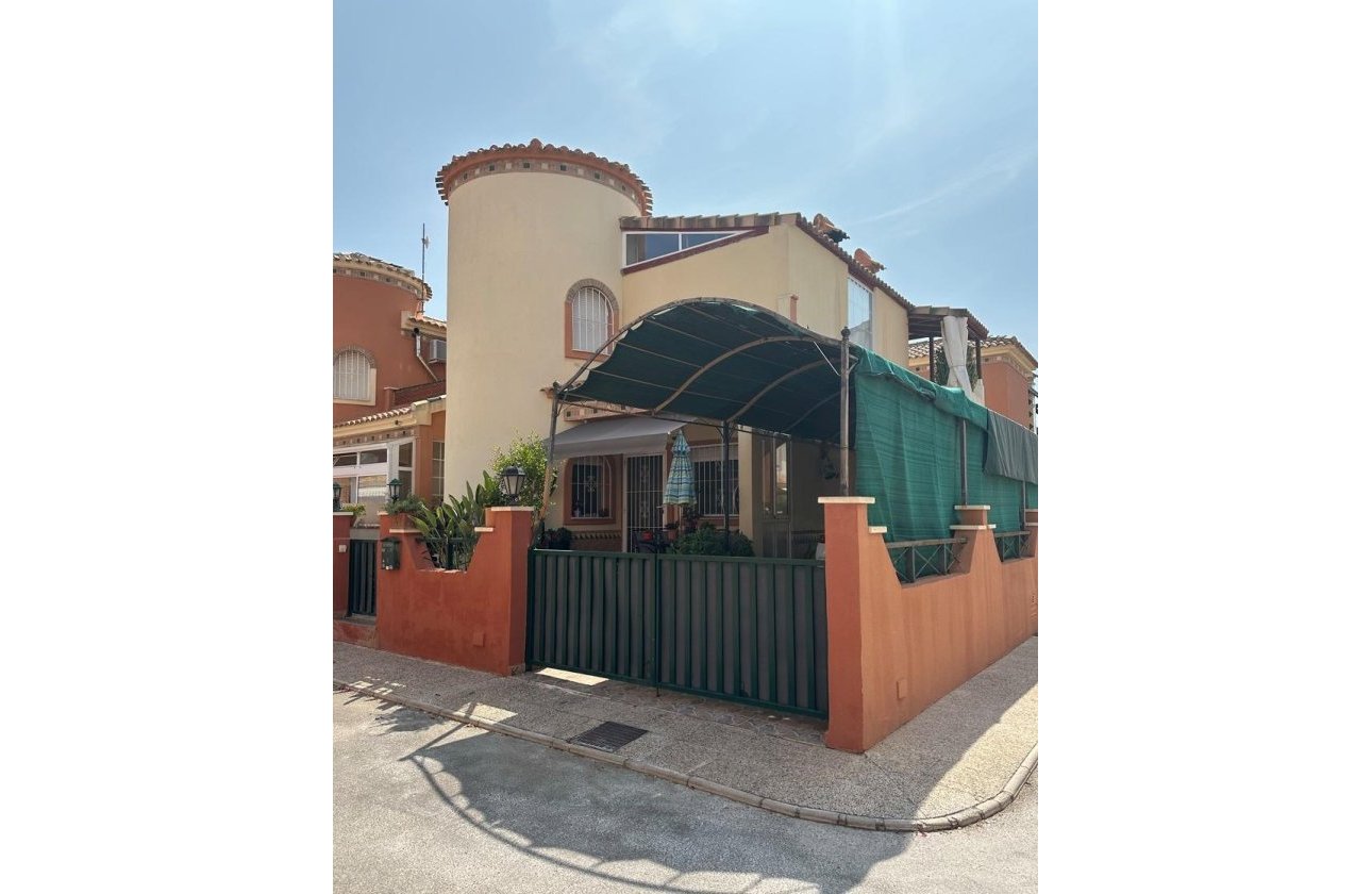 Herverkoop - Villa -
Orihuela Costa - Playa Flamenca