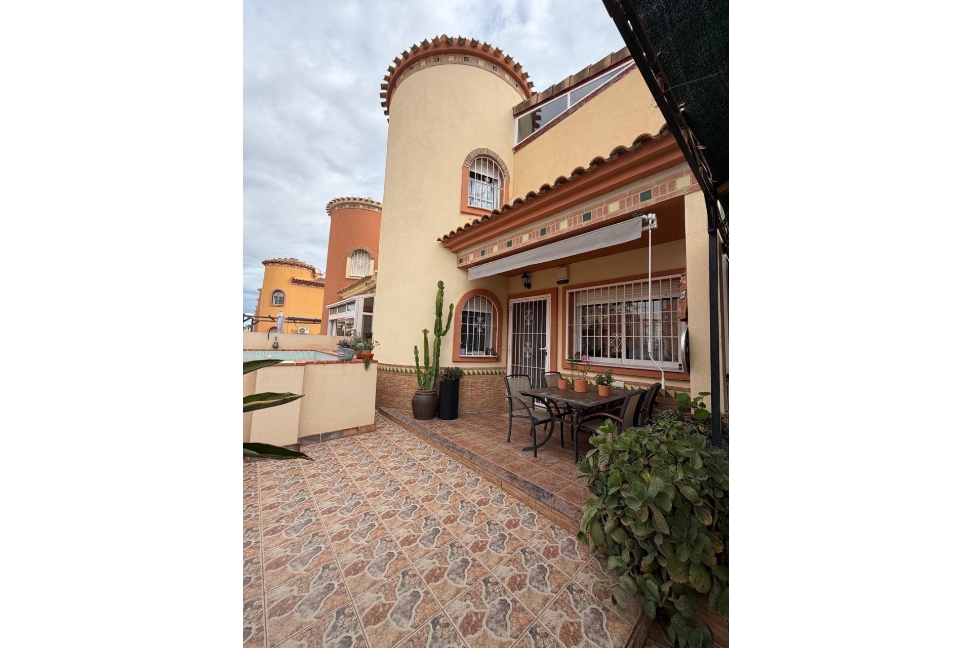 Herverkoop - Villa -
Orihuela Costa - Playa Flamenca