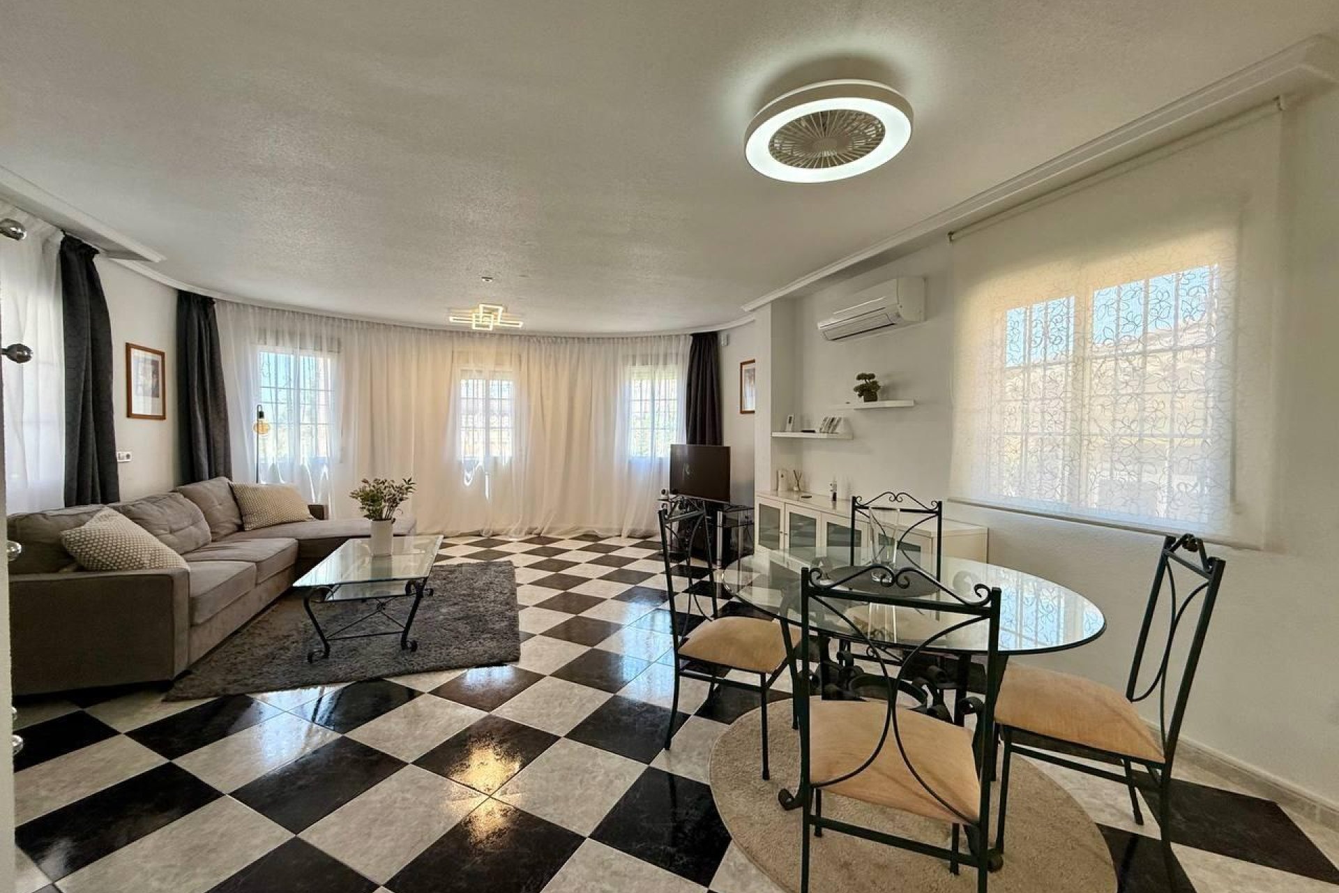 Herverkoop - Villa -
Orihuela Costa - Playa Flamenca