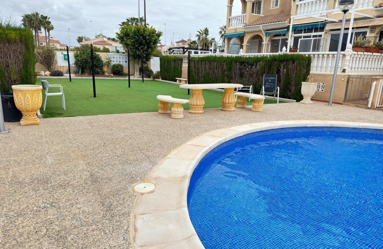 Herverkoop - Villa -
Orihuela Costa - Playa Flamenca