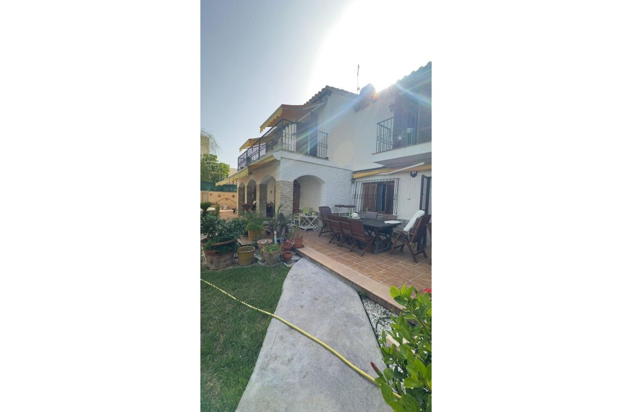 Herverkoop - Villa -
Orihuela Costa - Punta Prima