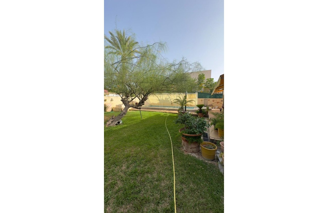 Herverkoop - Villa -
Orihuela Costa - Punta Prima