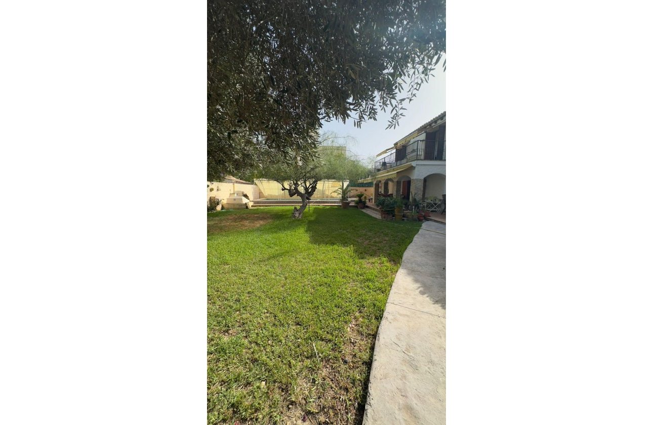 Herverkoop - Villa -
Orihuela Costa - Punta Prima