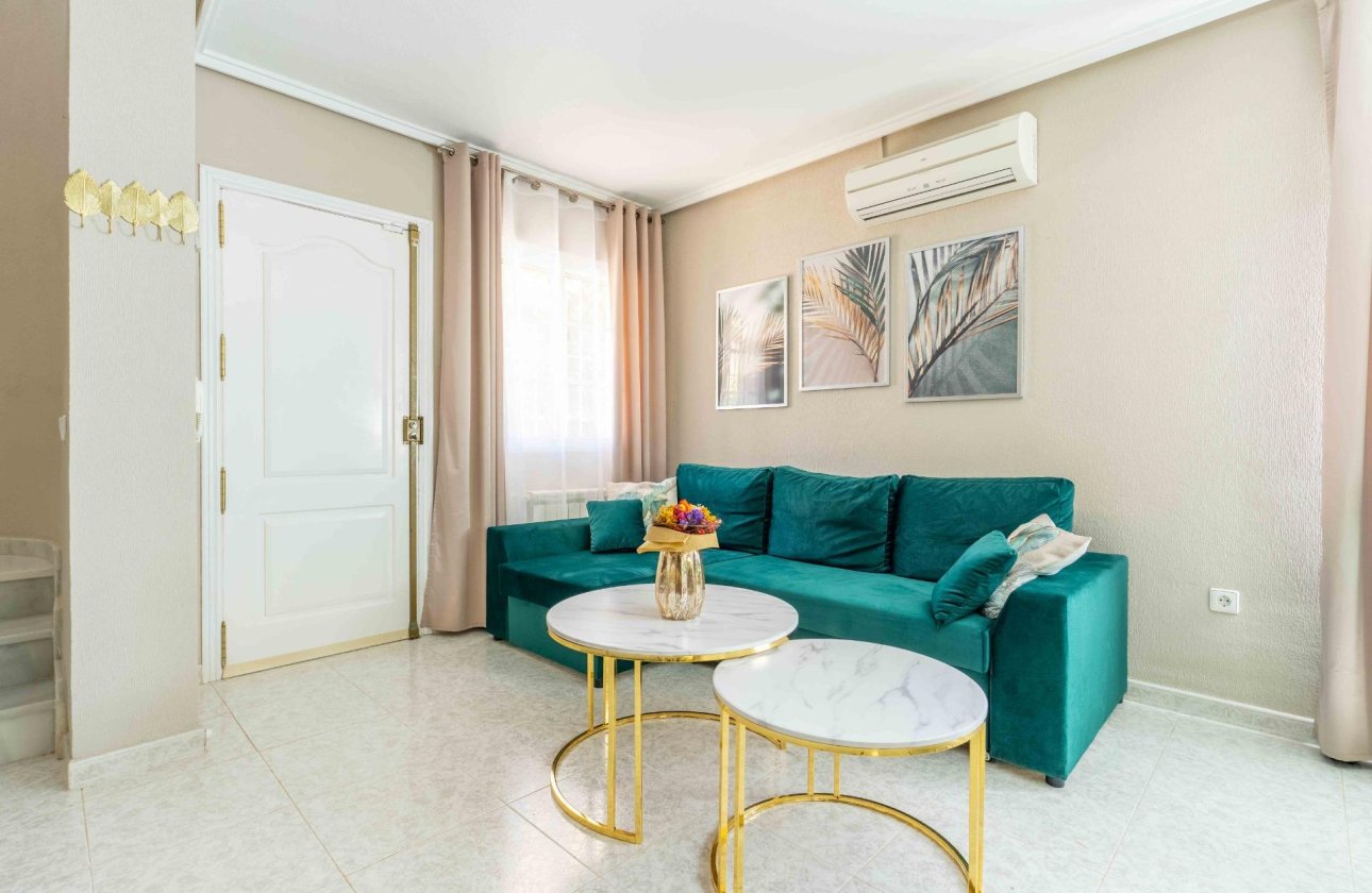 Herverkoop - Villa -
Orihuela Costa - Punta Prima