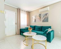 Herverkoop - Villa -
Orihuela Costa - Punta Prima