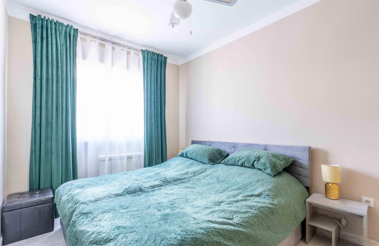 Herverkoop - Villa -
Orihuela Costa - Punta Prima