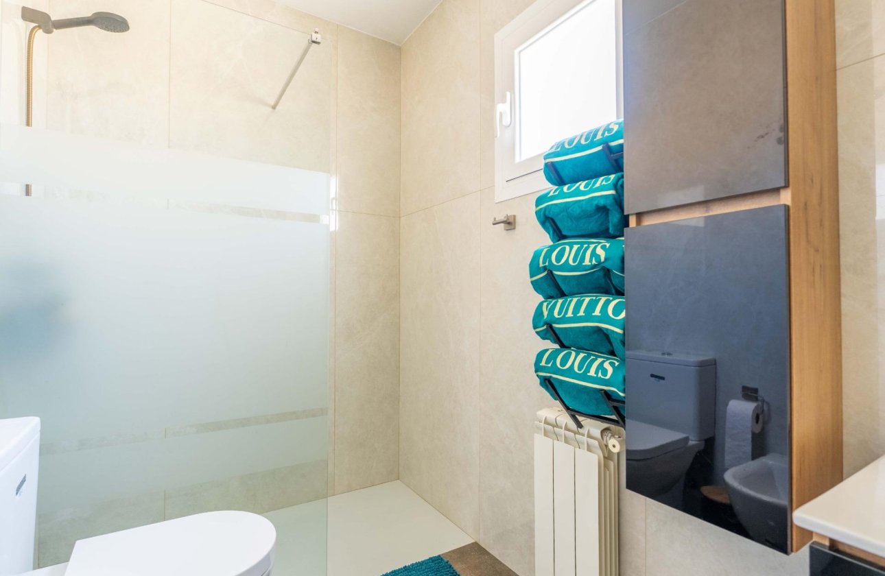 Herverkoop - Villa -
Orihuela Costa - Punta Prima