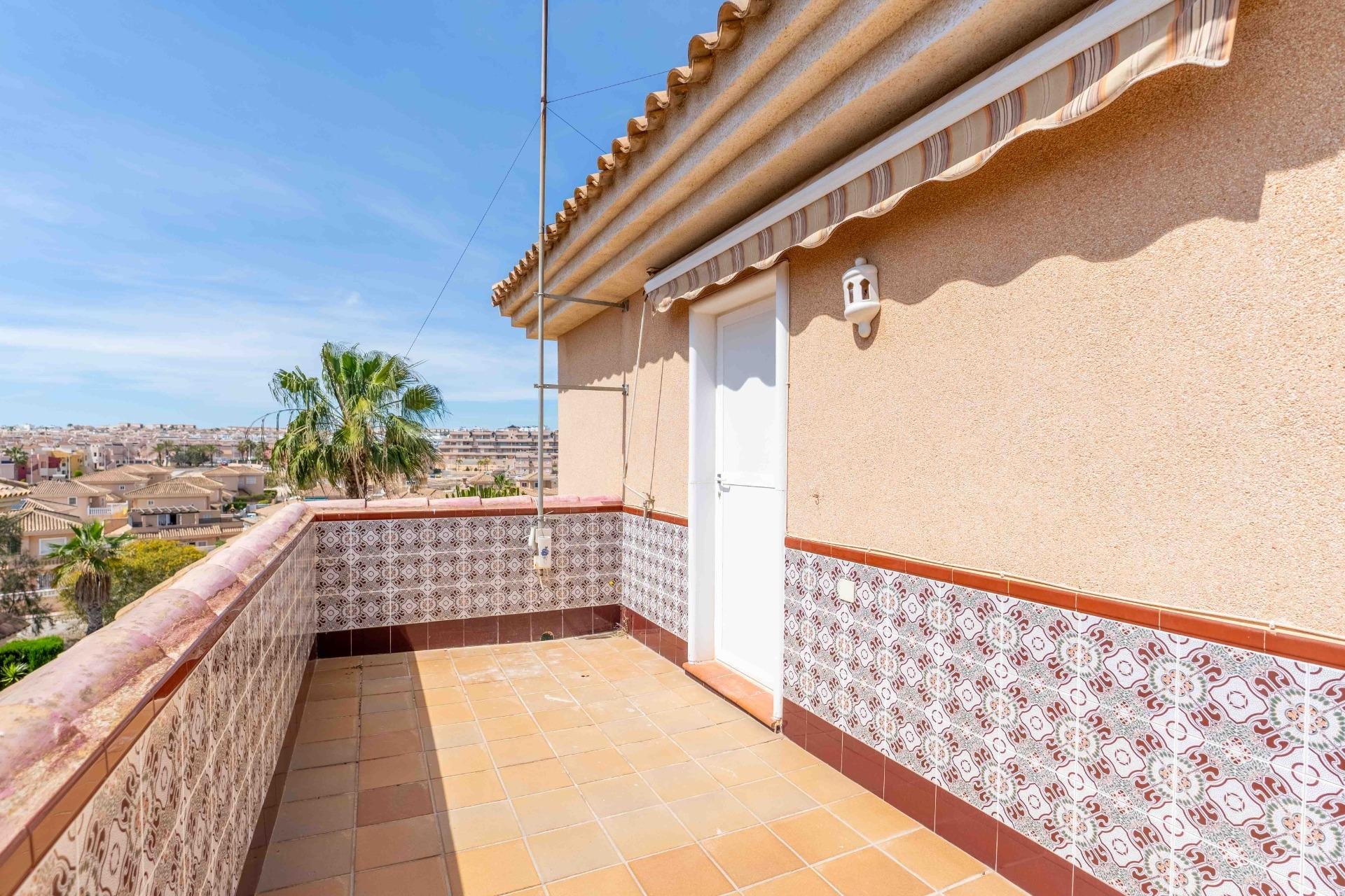 Herverkoop - Villa -
Orihuela Costa - Punta Prima