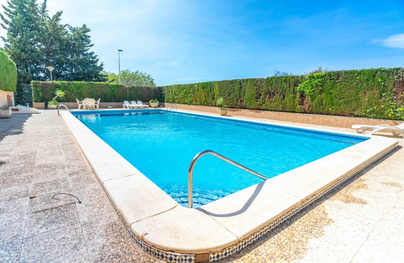 Herverkoop - Villa -
Orihuela Costa - Punta Prima