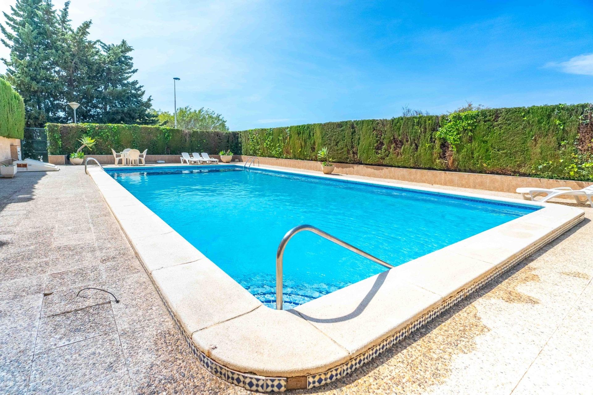 Herverkoop - Villa -
Orihuela Costa - Punta Prima