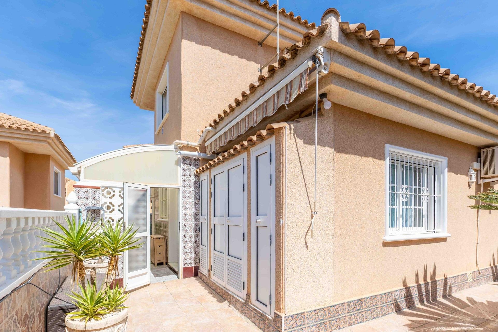 Herverkoop - Villa -
Orihuela Costa - Punta Prima