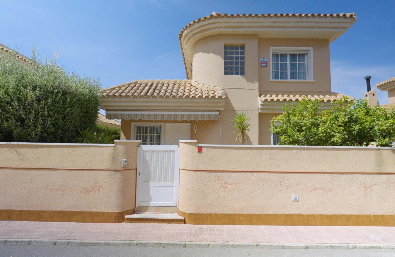 Herverkoop - Villa -
Orihuela Costa - Punta Prima