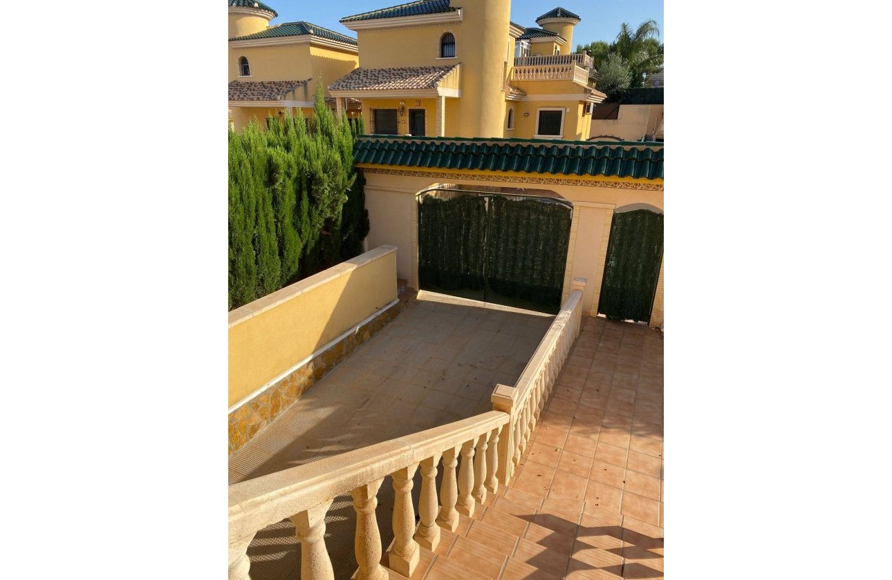 Herverkoop - Villa -
Orihuela Costa - Villamartín-las Filipinas