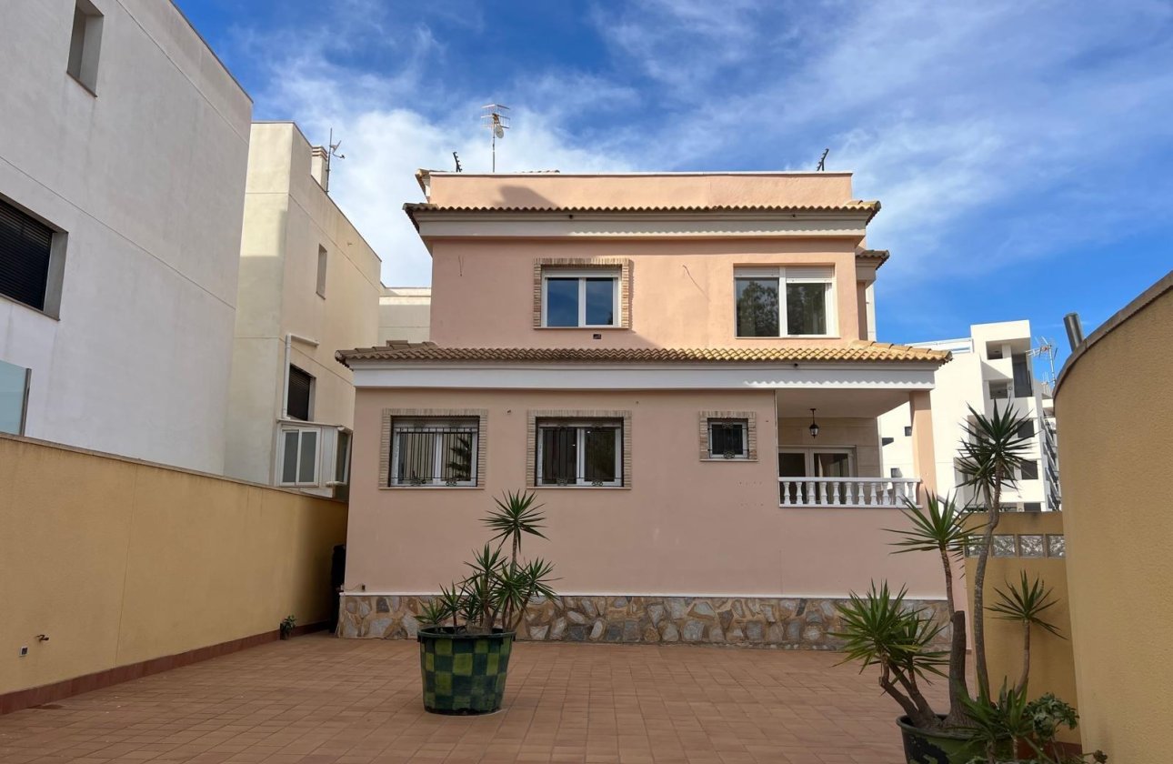 Herverkoop - Villa -
Orihuela Costa - Villamartín-las Filipinas