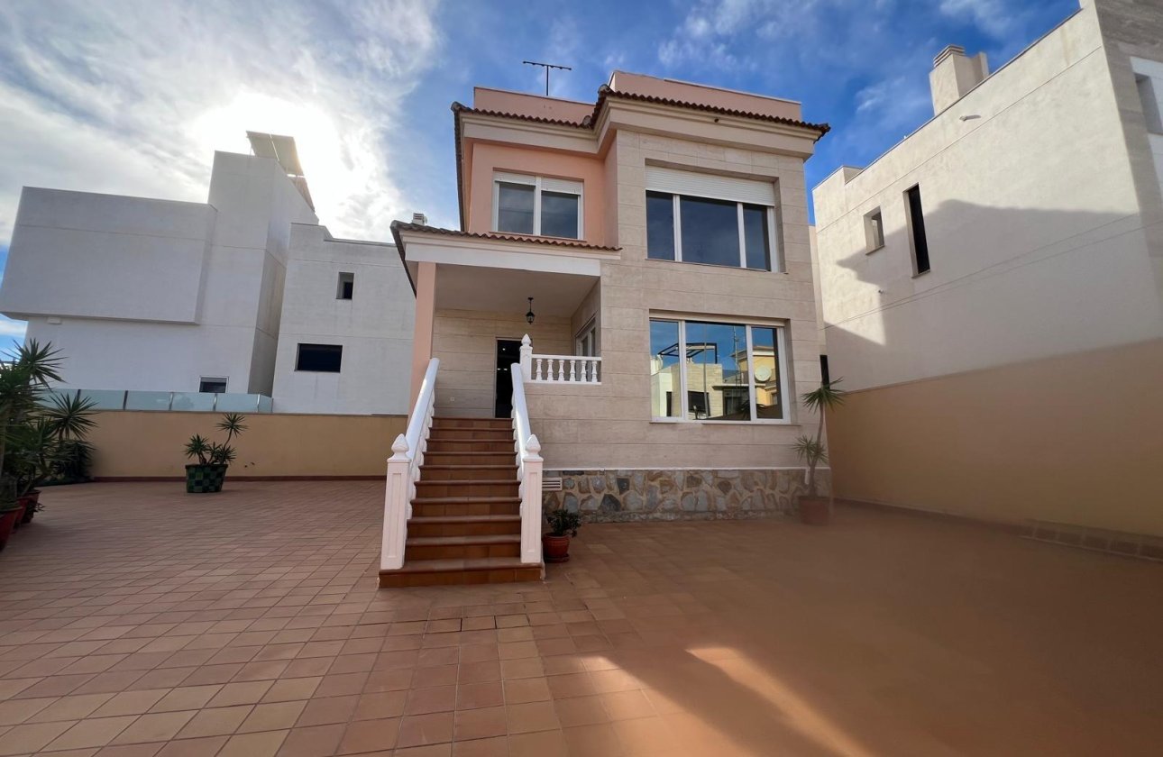 Herverkoop - Villa -
Orihuela Costa - Villamartín-las Filipinas