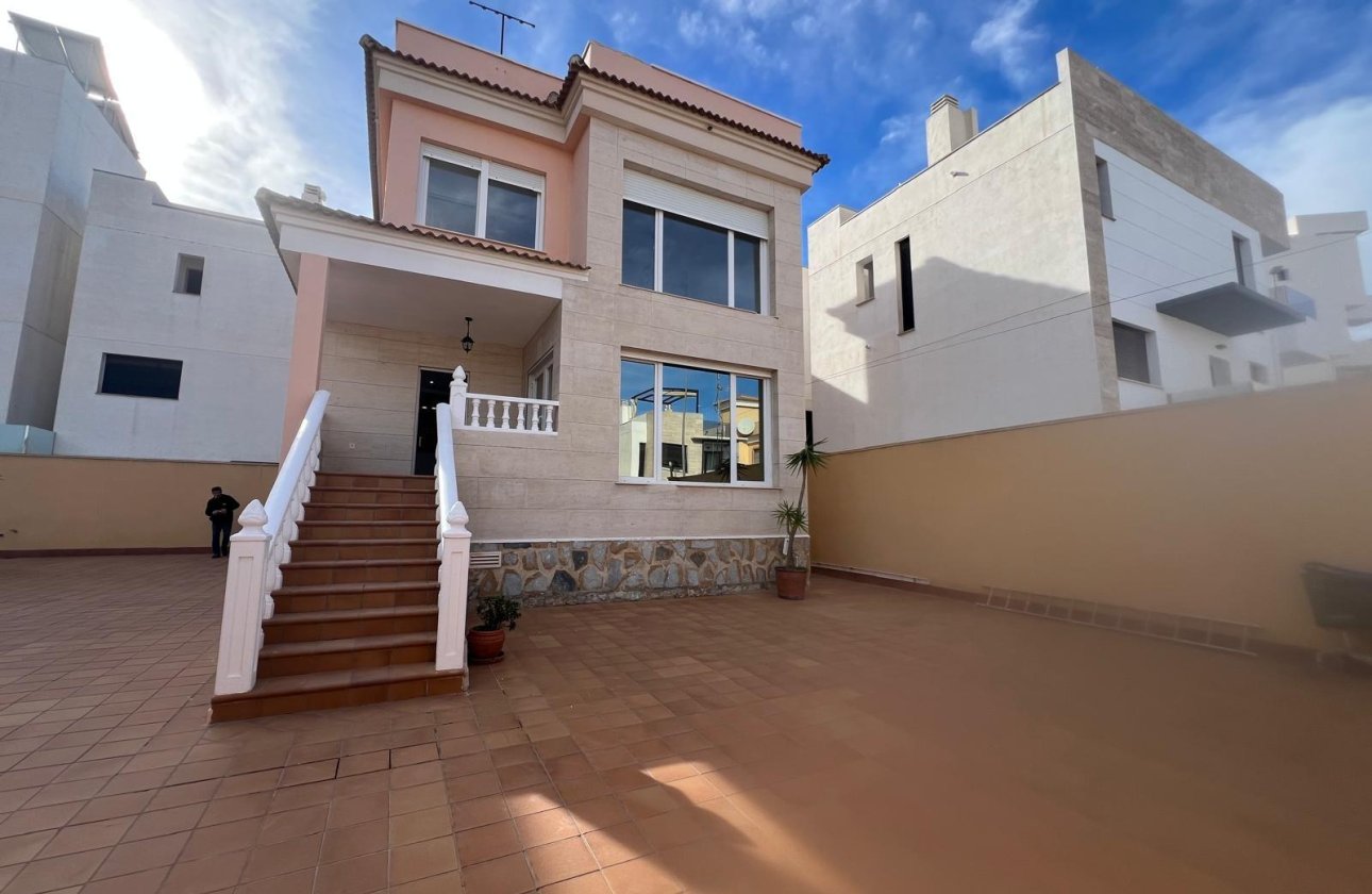 Herverkoop - Villa -
Orihuela Costa - Villamartín-las Filipinas