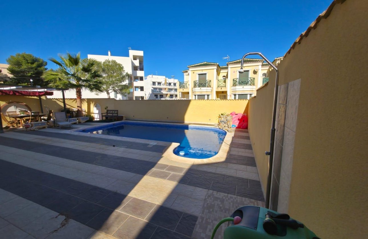 Herverkoop - Villa -
Orihuela Costa - Villamartín-las Filipinas