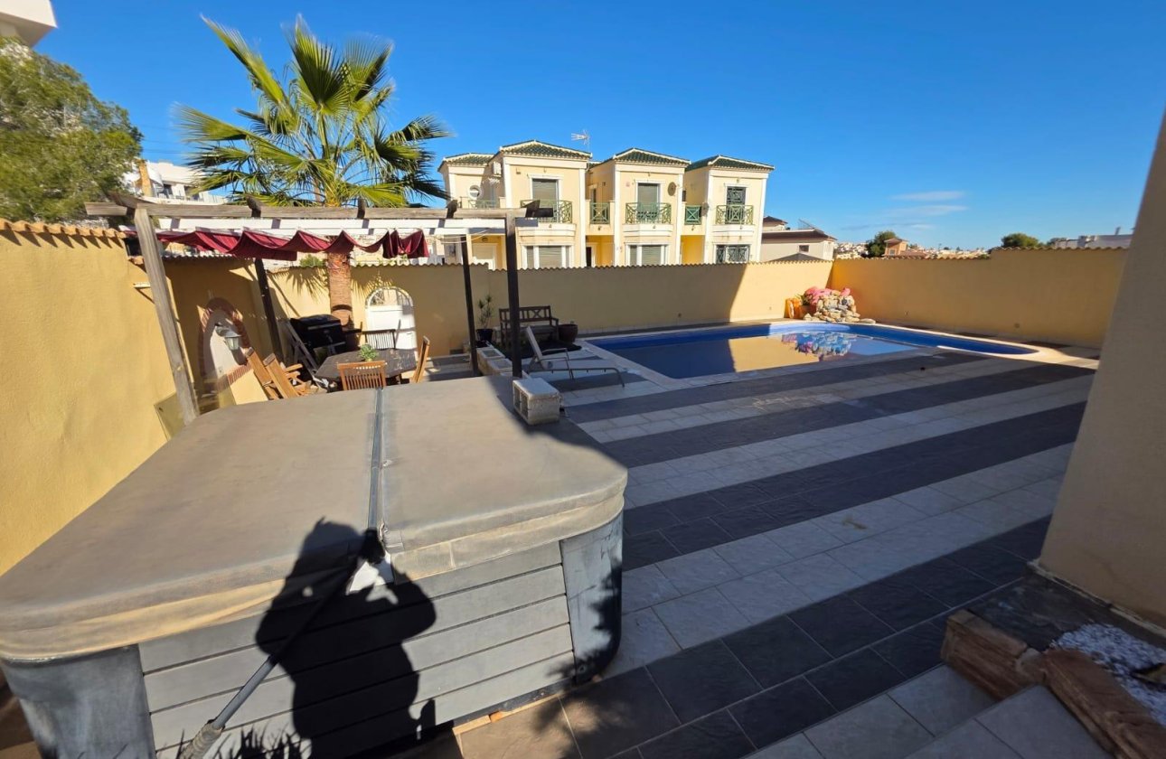 Herverkoop - Villa -
Orihuela Costa - Villamartín-las Filipinas