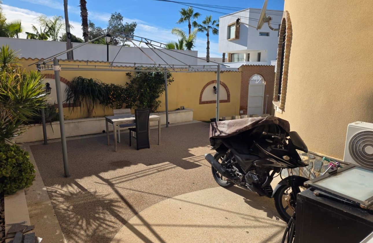 Herverkoop - Villa -
Orihuela Costa - Villamartín-las Filipinas