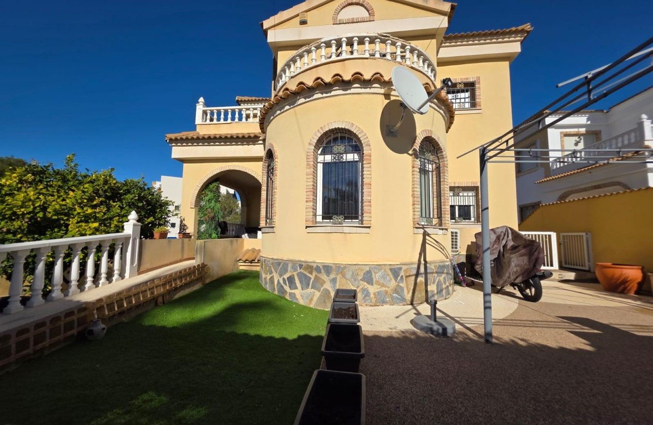 Herverkoop - Villa -
Orihuela Costa - Villamartín-las Filipinas