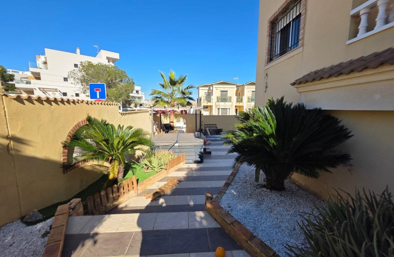 Herverkoop - Villa -
Orihuela Costa - Villamartín-las Filipinas