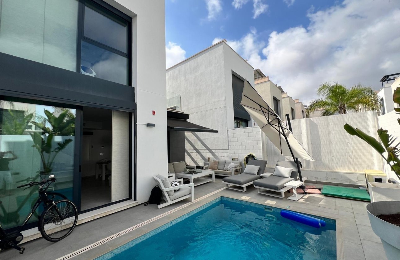 Herverkoop - Villa -
Orihuela Costa - Villamartín-las Filipinas
