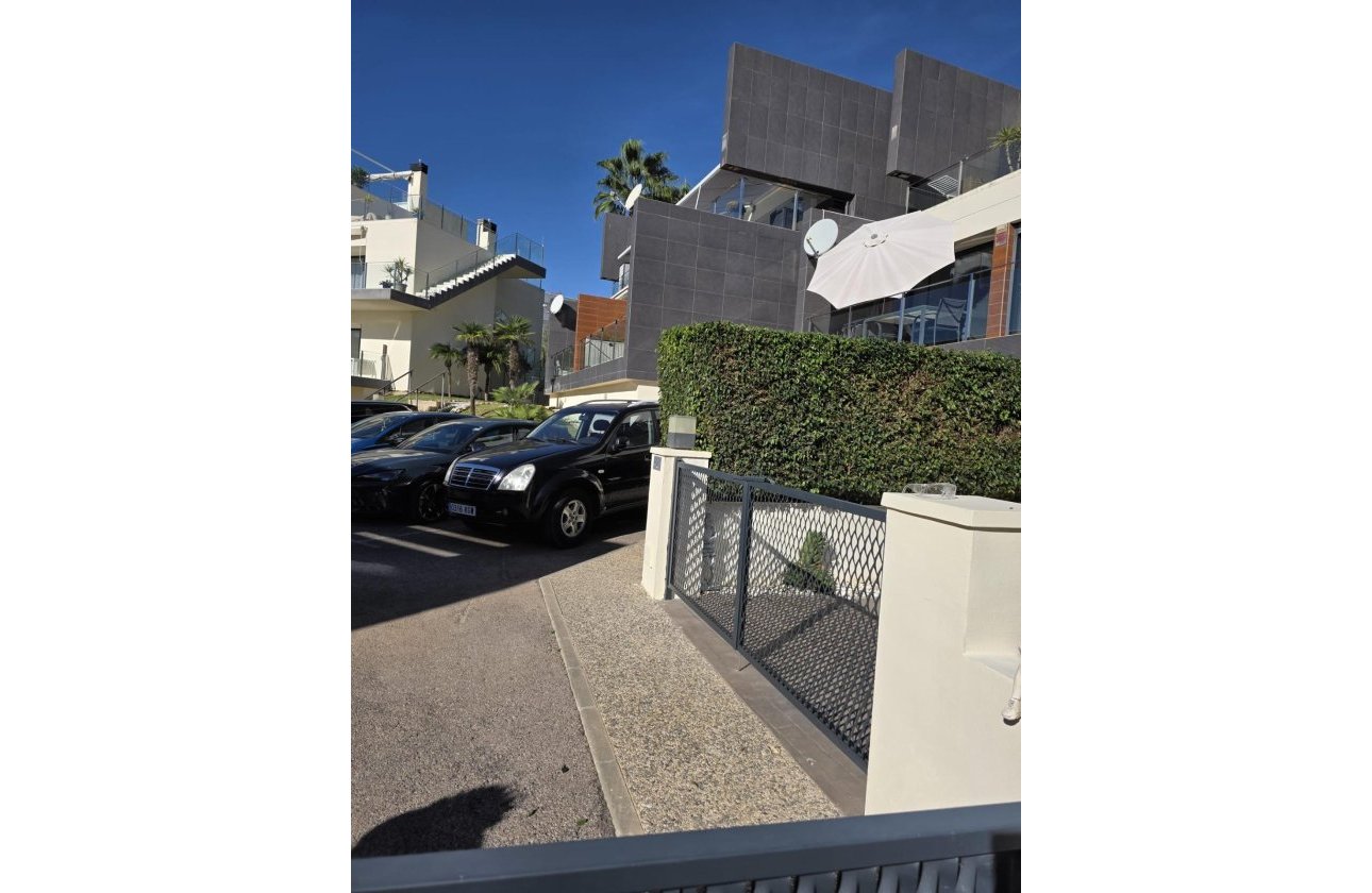 Herverkoop - Villa -
Orihuela Costa - Villamartín